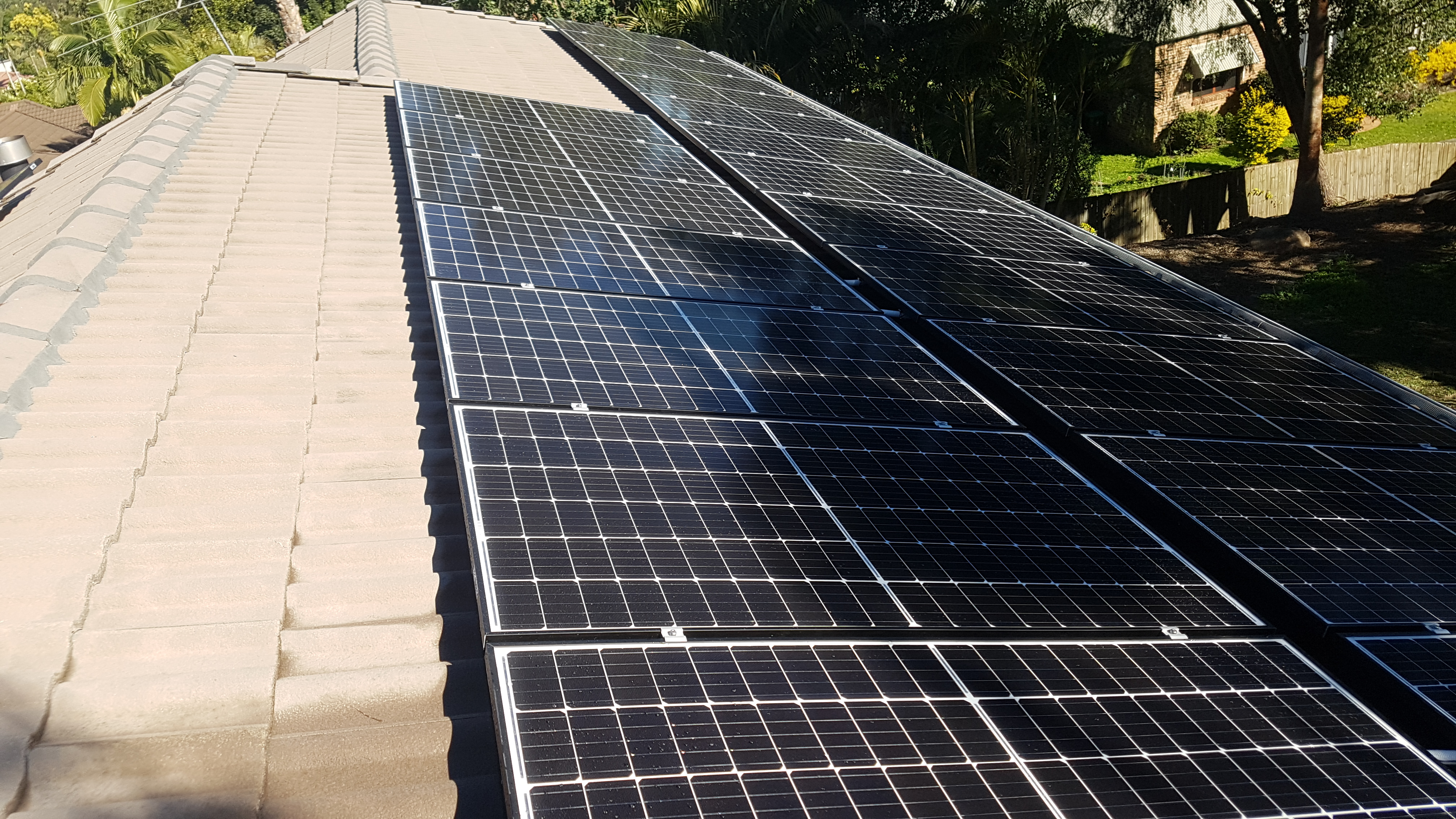 Diodes on Solar Panels: How They Work and Why They Matter？